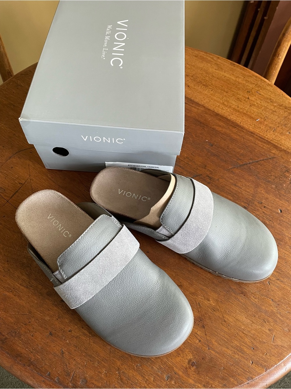 Vionic Ambrosia Gray Leather & Suede Slip-On Clogs - size 9 - Picture 2 of 6